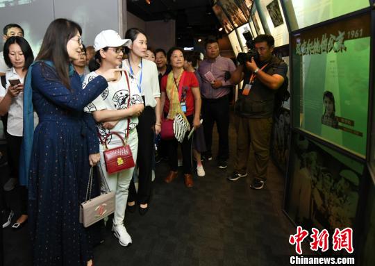 电影人长春寻根,参观长影旧址博物馆。 张瑶 摄