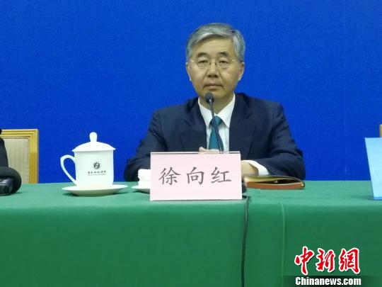 图为山东省人大内务司法委员会副主任委员、第五届尼山世界文明论坛新闻发言人徐向红介绍相关情况。 孙婷婷 摄