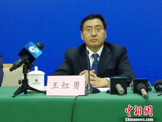 图为山东省委宣传部常务副部长、尼山世界文明论坛协调小组办公室主任兼论坛秘书长王红勇介绍相关情况。 孙婷婷 摄