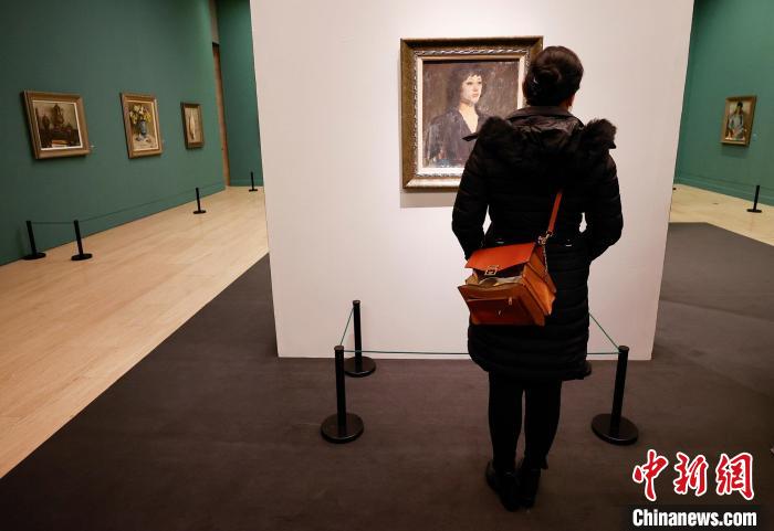 中国美术馆用八大展览迎2022新年讲述生动中国故事 “惟真惟一——徐明华艺术展”现场 杜洋 摄