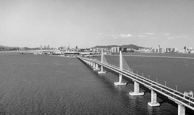 中国行进在大路上——《路桥上的中国》编后 中国行进在大路上——《路桥上的中国》编后