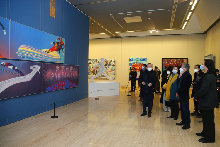 9领导嘉宾在中国美术馆观看“2022新时代首都美术展”.jpg 9领导嘉宾在中国美术馆观看“2022新时代首都美术展”.jpg