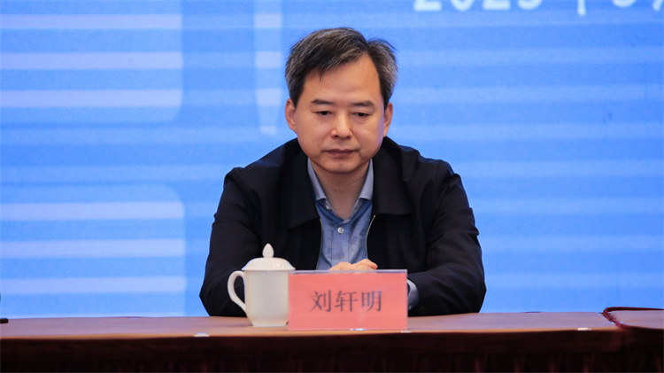 刘轩明书记出席开班仪式.jpg 刘轩明书记出席开班仪式.jpg