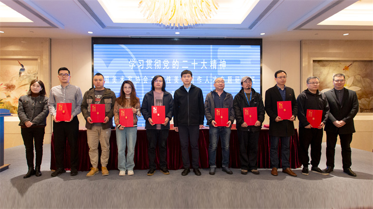 颁发结业证书.jpg 颁发结业证书.jpg