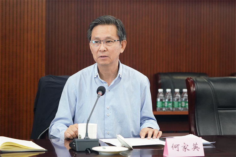 7.何家英副主席作交流发言.jpg 7.何家英副主席作交流发言.jpg