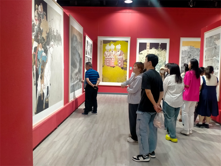 6.展览现场.jpg 6.展览现场.jpg